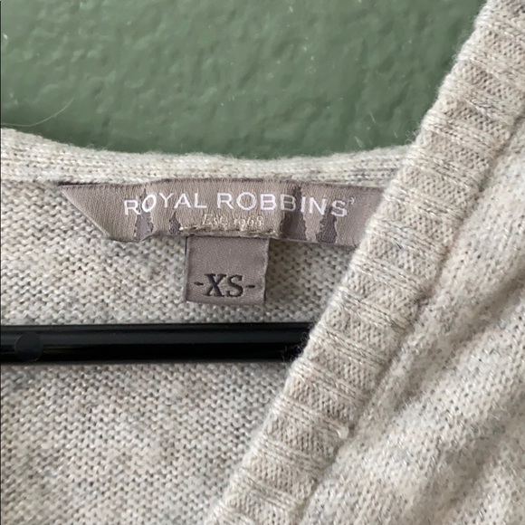 Grey sweater - Picture 3 of 3